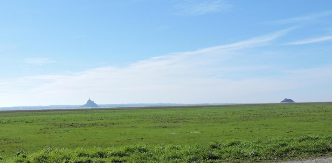 Gite De Charme "La Maison Saint-Leonard" Avec Piscine, Spa, Vue Sur Le Mont Saint-Michel Vains Εξωτερικό φωτογραφία